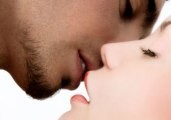 Какие поцелуи возбуждают мужчин