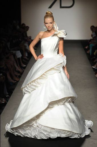 Свадебные платья осень-зима 2010-2011. Alta Moda Roma 