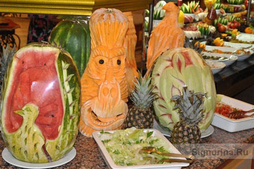 Скульптуры, вырезанные из овощей в отелях Турции