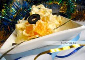 Новогодний салат с ананасом и плавленым сыром