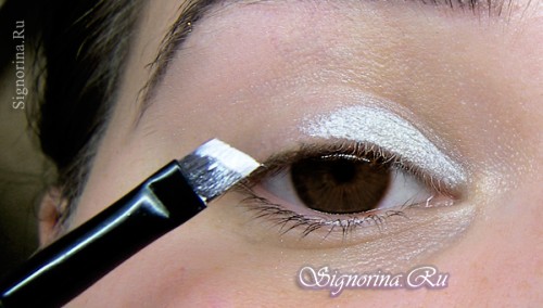 Как сделать повседневный макияж для карих глаз: фото 2