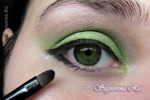 Вечерний макияж для зеленых глаз пошагово: фото 6