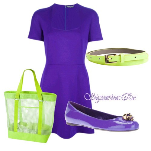 Фиолетовое платье с ярко-зелеными аксессуарами и балетками того же тона: Фото