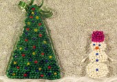 Снеговик и ёлка из ватных палочек и дисков: новогодняя поделка