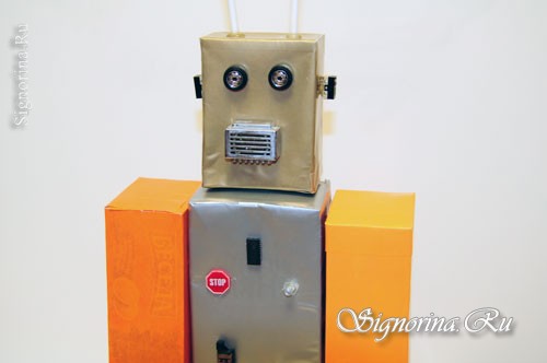 Робот: детская поделка из мусора, фото