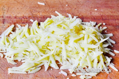 Приготовление салата со шпротами без майонеза: фото 1