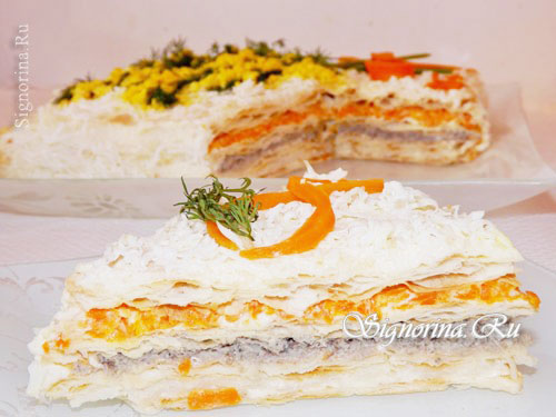 Салат-торт "Мимоза" в разрезе: фото