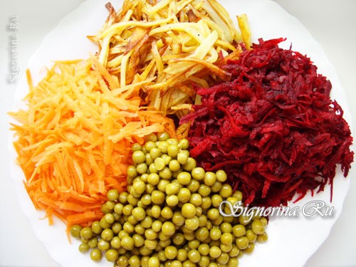Рецепт приготовления салата с жареным картофелем, морковью и свеклой: фото 8
