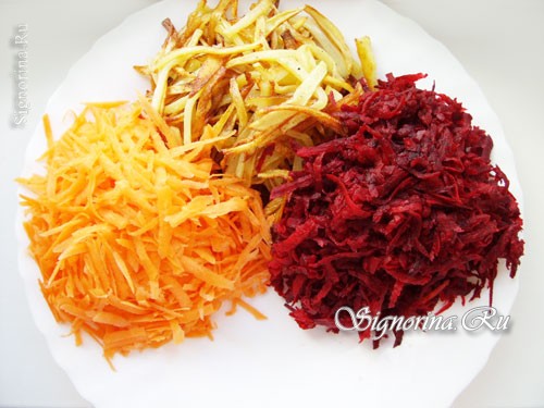 Рецепт приготовления салата с жареным картофелем, морковью и свеклой: фото 7