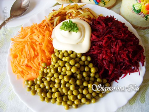 Салат с жареным картофелем, морковью и свеклой: рецепт с фото