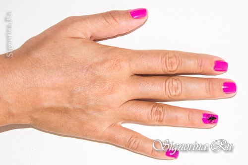 Ярко-розовый маникюр на коротких ногтях: фото 4