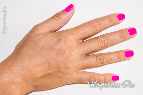 Ярко-розовый маникюр на коротких ногтях: фото 3