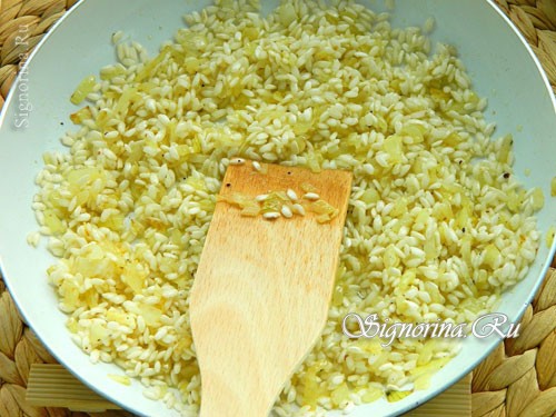 Обжаренный рис с луком: фото 5