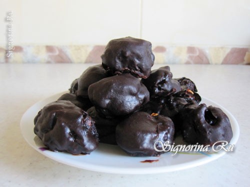 Чернослив в шоколаде с орехами: фото