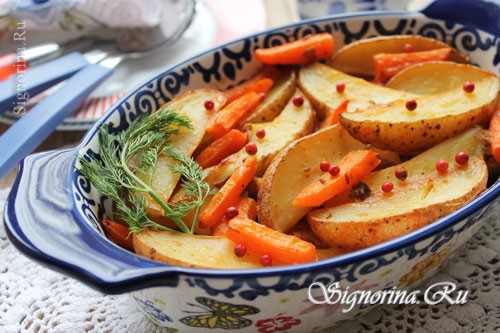 Картофель, запеченный в духовке с морковью и специями: фото