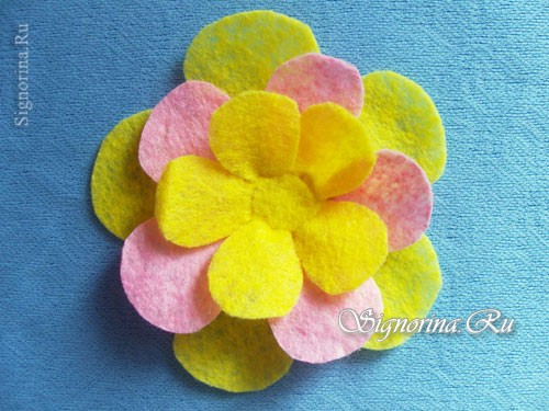 Мастер класс по созданию цветка, детской поделки из вискозных салфеток: фото 10