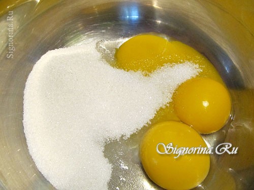 Взбивание яиц с сахаром: фото 1