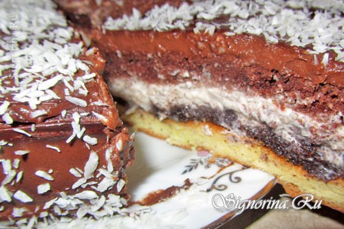 Шоколадный торт с ореховым кремом и маком: фото