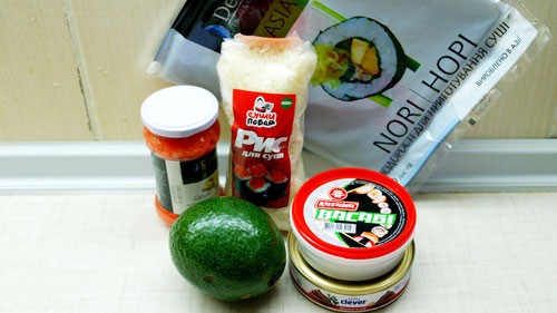 Ингредиенты для приготовления роллов со шпротами, авокадо и маринованным имбирем: фото 1