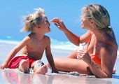 Чем заняться на пляже с ребёнком? 10 культовых забав нашего детства