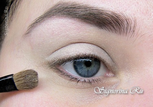 Мастер-класс по созданию вечернего макияжа для голубых глаз: фото 2