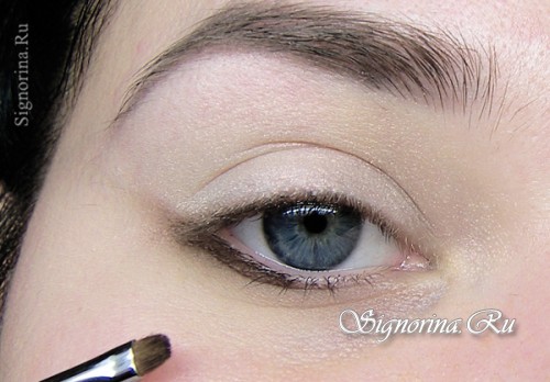 Мастер-класс по созданию вечернего макияжа для голубых глаз: фото 3