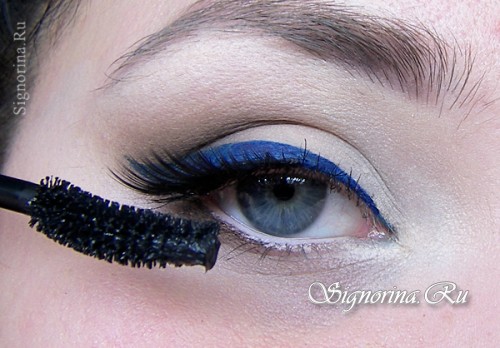 Мастер-класс по созданию вечернего макияжа для голубых глаз: фото 8