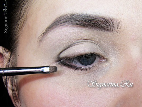 Мастер-класс по созданию макияжа на выпускной для голубых глаз: фото 5