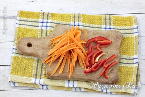 Нарезанные морковь и болгарский перец: фото 3