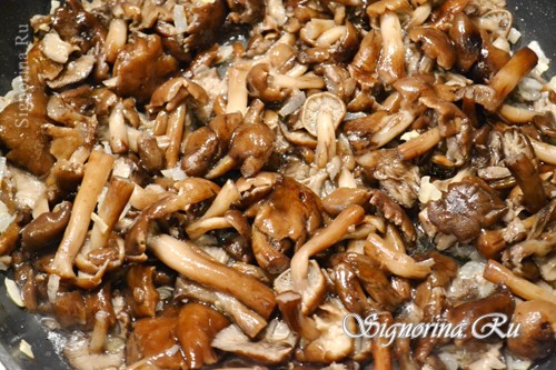 Обжаривание грибов с луком: фото 6