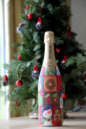 Новогодний декупаж шампанского «Пэчворк»: фото
