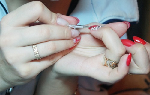 Мастер-класс по созданию красного дизайна ногтей: фото 5