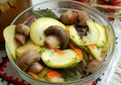 Салат из маринованных кабачков и шампиньонов на зиму: рецепт с фото