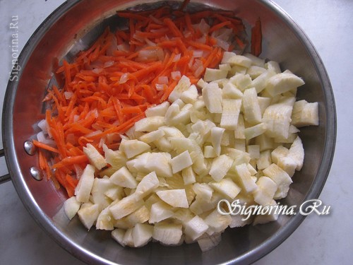 Обжаренные лук и морковь с кабачками: фото 5