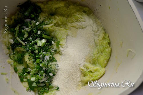 Добавление в тесто манной крупы и зелени: фото 6