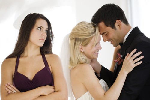 Почему некоторые женщины постоянно привлекают женатых мужчин?
