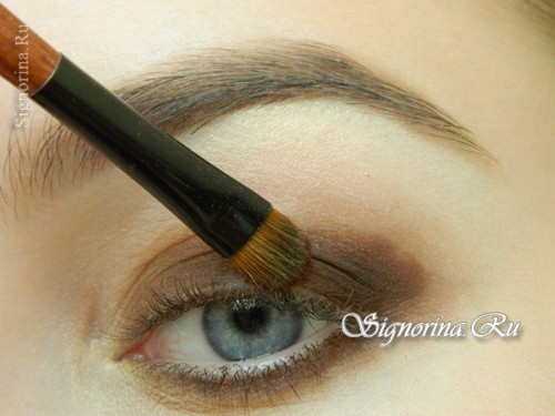 Мастер-класс по созданию макияжа смоки айс с бронзовыми тенями: фото 7