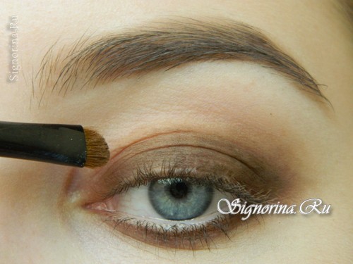 Мастер-класс по созданию макияжа смоки айс с бронзовыми тенями: фото 5
