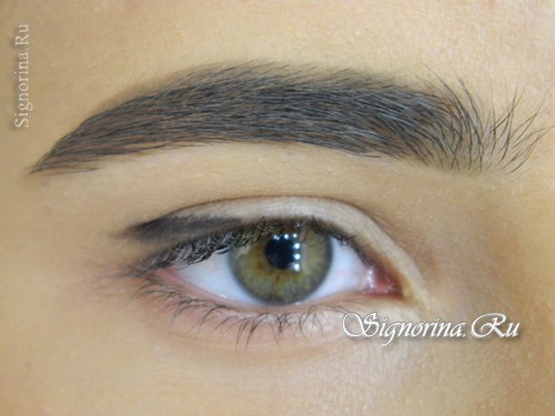 Мастер-класс по созданию макияжа глаз в восточном стиле для карих глаз: фото 2
