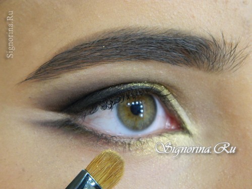 Мастер-класс по созданию макияжа глаз в восточном стиле для карих глаз: фото 13