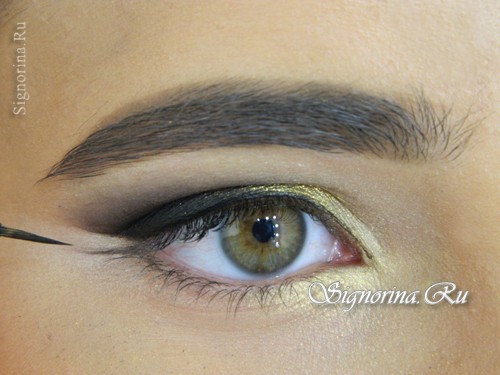 Мастер-класс по созданию макияжа глаз в восточном стиле для карих глаз: фото 10