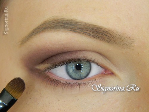 Мастер-класс по созданию классического свадебного макияжа для голубых глаз: фото 6