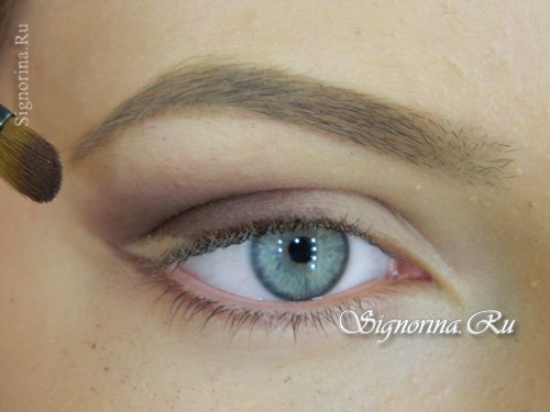 Мастер-класс по созданию классического свадебного макияжа для голубых глаз: фото 5