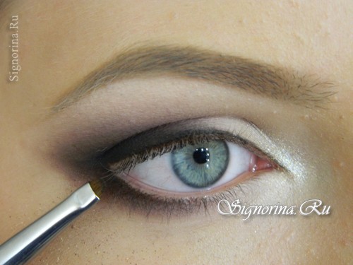 Мастер-класс по созданию классического свадебного макияжа для голубых глаз: фото 14