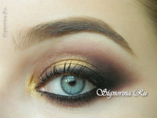 Вечерний макияж для голубых глаз с золотисто-коричневыми тенями: фото