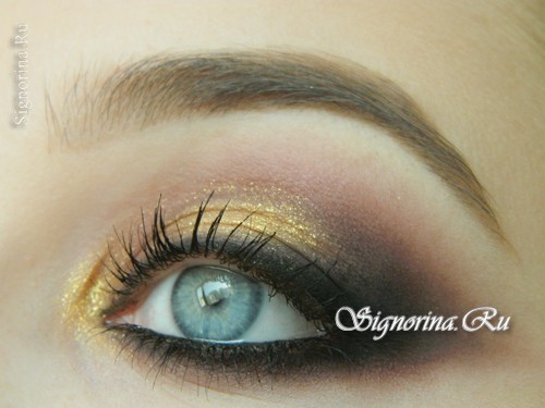 Вечерний макияж для голубых глаз с золотисто-коричневыми тенями: фото