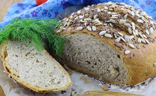 Цельнозерновой хлеб с семечками в духовке: фото