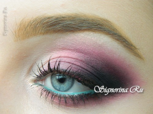 Вечерний макияж Смоки айс с ярко-розовыми тенями: фото