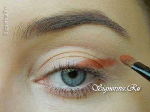 Мастер-класс по созданию осеннего макияжа с персиковыми тенями: фото 2