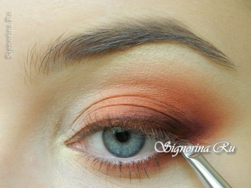 Мастер-класс по созданию осеннего макияжа с персиковыми тенями: фото 14